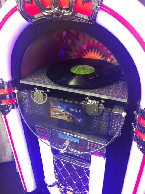 VS2 Jukebox (Vinyl Player) - CentrumLeisure | Singapore's Leading Gamesroom Superstore